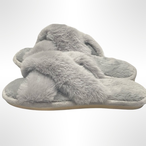 no brand Shoes - Cozy Gray Faux Fur Women's Slippers size L